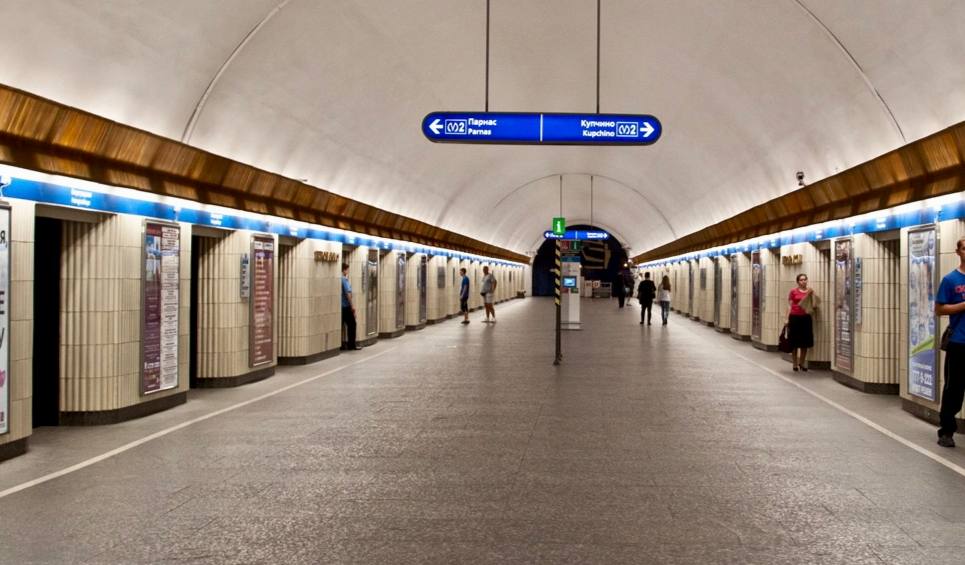 Станции метро в питере в центре. Станция метро Петроградская Санкт-Петербург. Метро Питер станции закрытого типа. Интересные факты о метро СПБ.