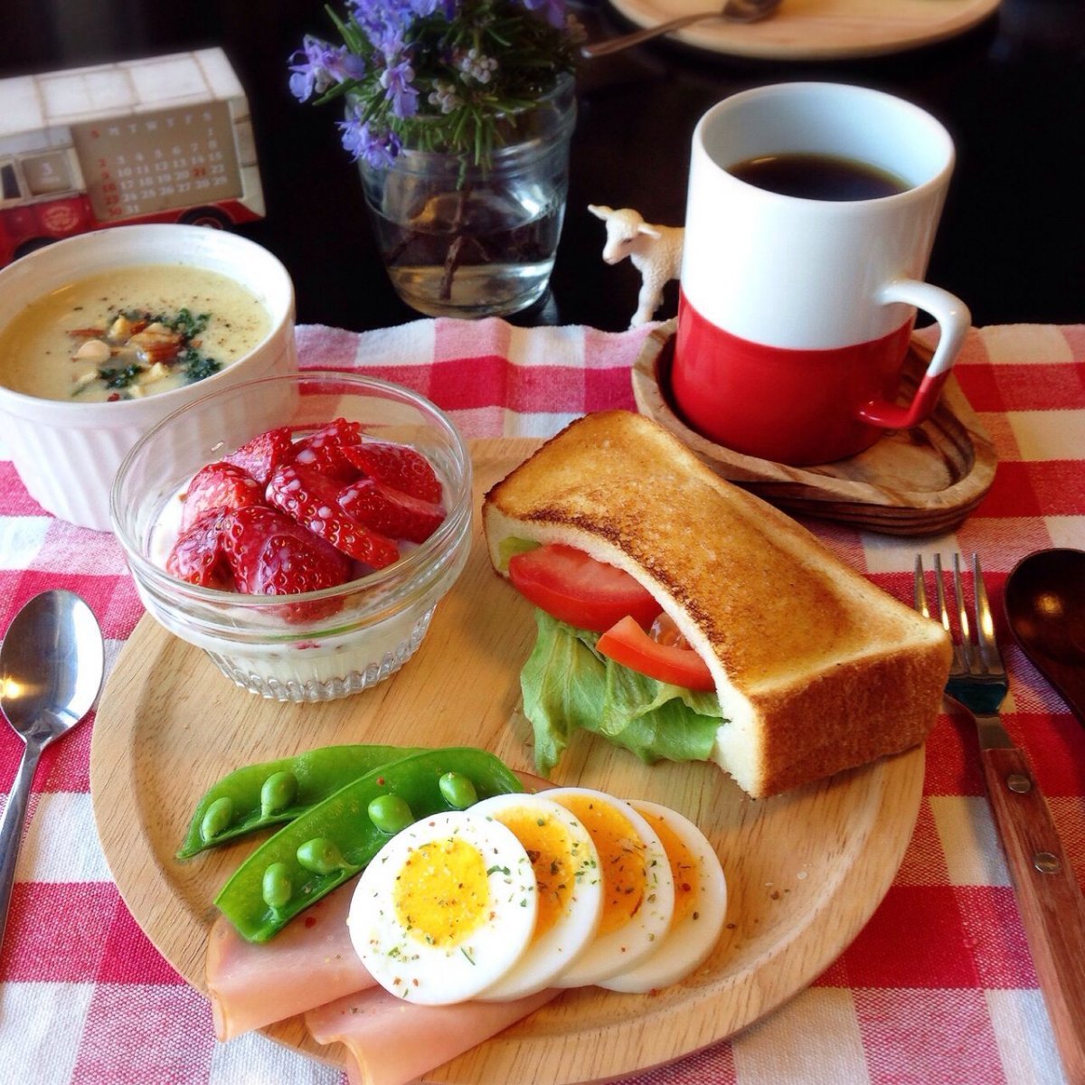 Нужно позавтракать. Красивый завтрак. Завтрак фото. Аппетитный завтрак. Вкусный завтрак фото.
