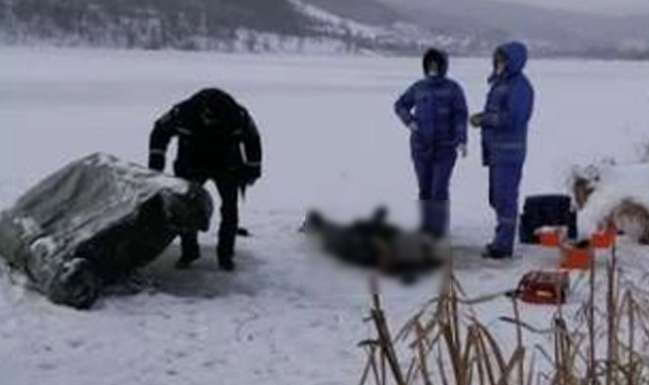 Полдень против провалился. Рыбак провалился под лед. Вездеход провалился под лед. Тело провалившегося под лёд.