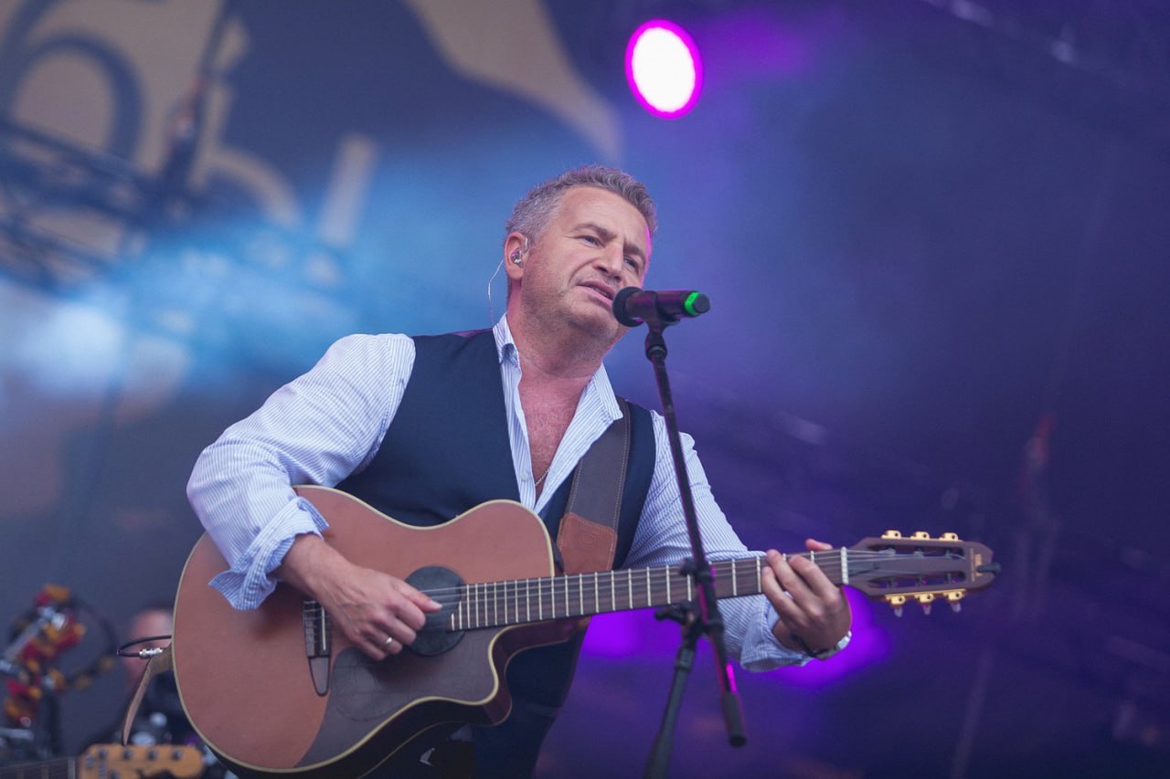 солист группы иси диси. группа ария 2012. рок рок рок кис кис. концерт группы назарет. гитарист линкин парк.