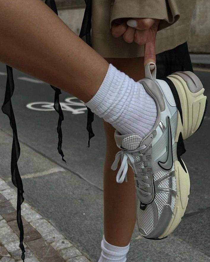 Nike v2k run running. Кроссовки Nike v2k Run. Nike v2k Run “Metallic Silver”. Nike v2k Run Summit White Metallic Silver. Nike v2k Run рефлектив.