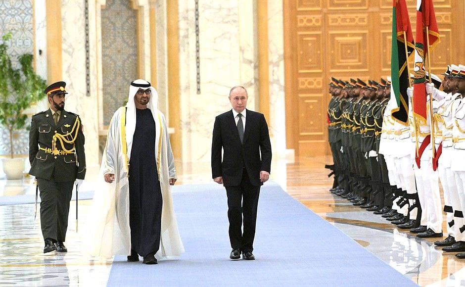 Спустя месяц после визита Владимира Путина в Абу-Даби Объединенные Арабские Эмираты запретили судам, перевозящим российскую нефть, заходить в свои воды