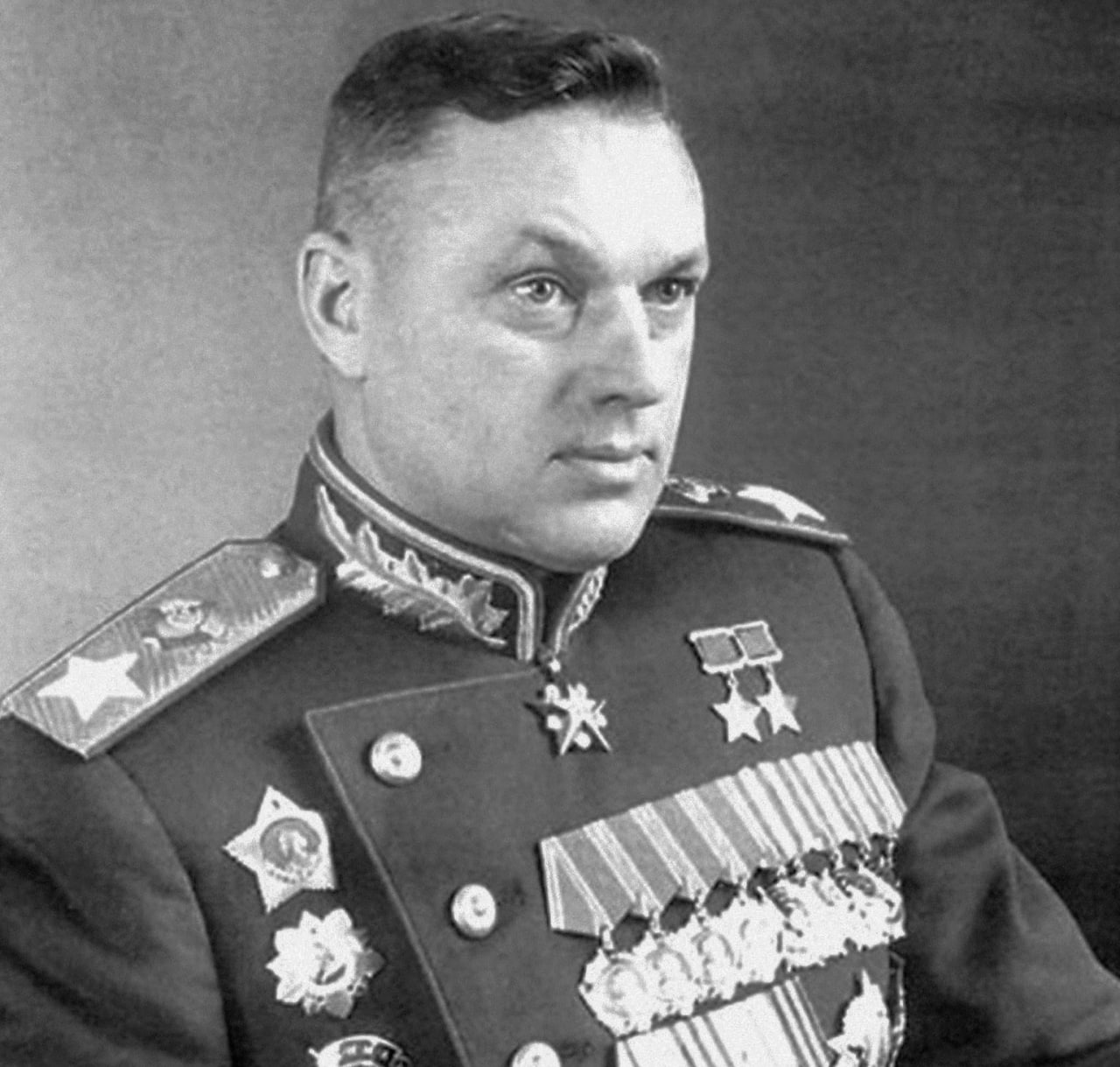 Какой военачальник дважды герой советского. Маршал Рокоссовский портрет.